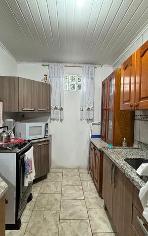 Casa à venda com 120m², 2 quartos e 2 vagas Casa à venda com 120m², 2 quartos e 2 vagasCozinha