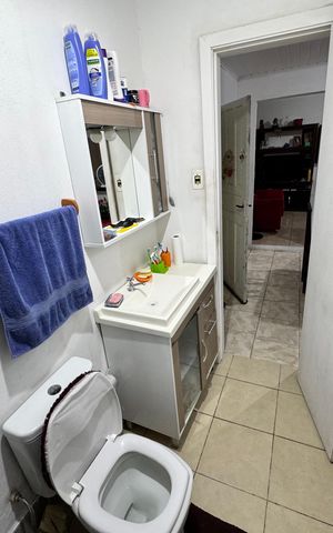 Casa à venda com 120m², 2 quartos e 2 vagas Casa à venda com 120m², 2 quartos e 2 vagasBanheiro