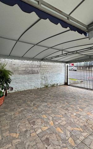 Casa à venda com 120m², 2 quartos e 2 vagas Casa à venda com 120m², 2 quartos e 2 vagasGaragem