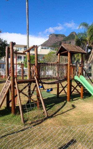 Apartamento à venda com 120m², 3 quartos e 2 vagas Apartamento à venda com 120m², 3 quartos e 2 vagasÁrea comum - Playground
