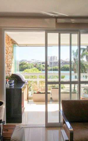 Apartamento à venda com 120m², 3 quartos e 2 vagas Apartamento à venda com 120m², 3 quartos e 2 vagasVista da Sala para Varanda