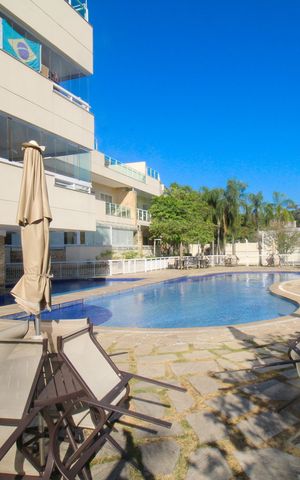 Apartamento à venda com 120m², 3 quartos e 2 vagas Apartamento à venda com 120m², 3 quartos e 2 vagasÁrea comum - Piscina