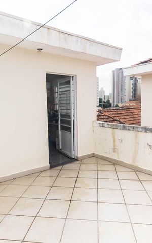 Casa à venda com 130m², 3 quartos e 2 vagas Casa à venda com 130m², 3 quartos e 2 vagasVaranda