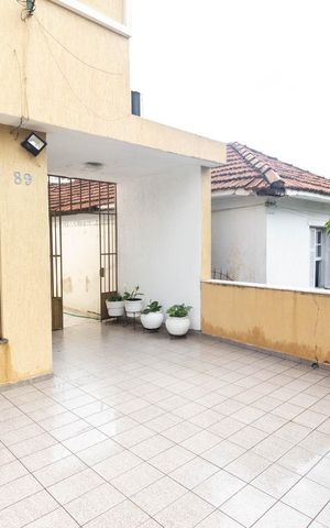 Casa à venda com 130m², 3 quartos e 2 vagas Casa à venda com 130m², 3 quartos e 2 vagasVaranda