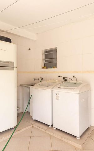Casa à venda com 130m², 3 quartos e 2 vagas Casa à venda com 130m², 3 quartos e 2 vagasÁrea de serviço