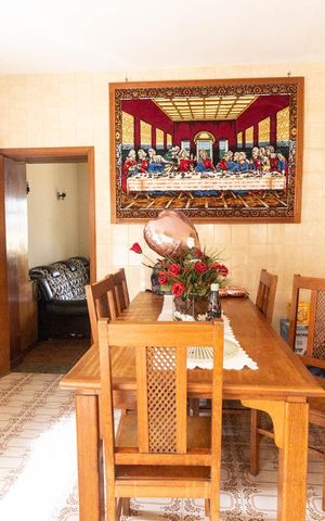 Casa à venda com 130m², 3 quartos e 2 vagas Casa à venda com 130m², 3 quartos e 2 vagasCozinha