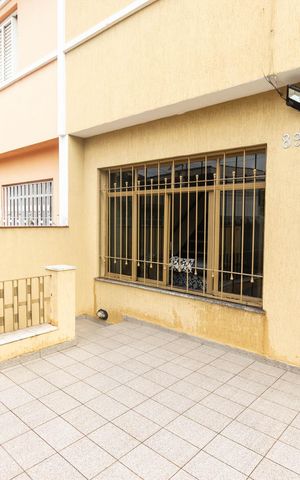 Casa à venda com 130m², 3 quartos e 2 vagas Casa à venda com 130m², 3 quartos e 2 vagasVaranda
