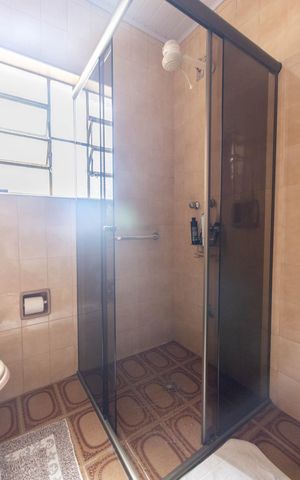 Casa à venda com 130m², 3 quartos e 2 vagas Casa à venda com 130m², 3 quartos e 2 vagasBanheiro