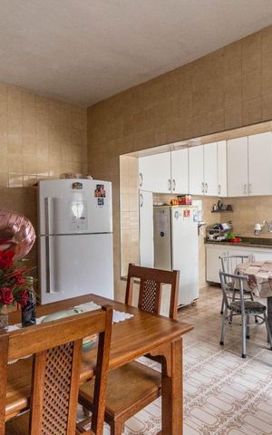 Casa à venda com 130m², 3 quartos e 2 vagas Casa à venda com 130m², 3 quartos e 2 vagasCozinha