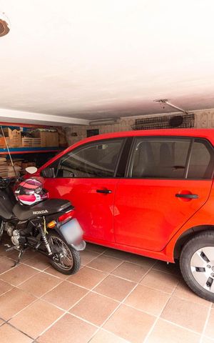 Casa à venda com 130m², 3 quartos e 2 vagas Casa à venda com 130m², 3 quartos e 2 vagasGaragem