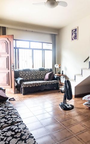 Casa à venda com 130m², 3 quartos e 2 vagas Casa à venda com 130m², 3 quartos e 2 vagasSala