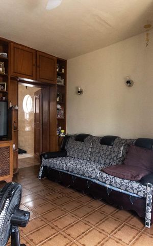 Casa à venda com 130m², 3 quartos e 2 vagas Casa à venda com 130m², 3 quartos e 2 vagasSala