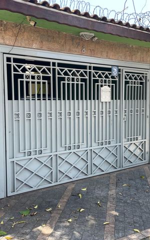 Casa à venda com 150m², 4 quartos e 1 vaga Casa à venda com 150m², 4 quartos e 1 vagaFachada