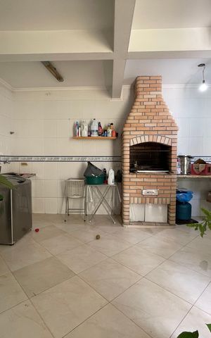 Casa à venda com 150m², 4 quartos e 1 vaga Casa à venda com 150m², 4 quartos e 1 vagaChurrasqueira