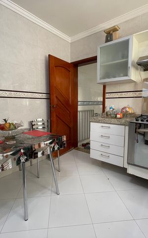 Casa à venda com 150m², 4 quartos e 1 vaga Casa à venda com 150m², 4 quartos e 1 vagaCozinha