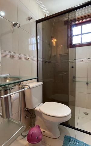 Casa à venda com 150m², 4 quartos e 1 vaga Casa à venda com 150m², 4 quartos e 1 vagaBanheiro da Suíte 1