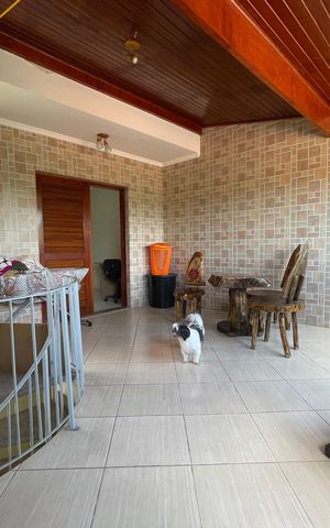 Casa à venda com 150m², 4 quartos e 1 vaga Casa à venda com 150m², 4 quartos e 1 vagaVaranda