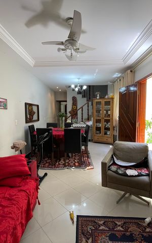 Casa à venda com 150m², 4 quartos e 1 vaga Casa à venda com 150m², 4 quartos e 1 vagaSala