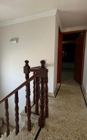 Casa à venda com 150m², 4 quartos e 1 vaga Casa à venda com 150m², 4 quartos e 1 vagaCorredor