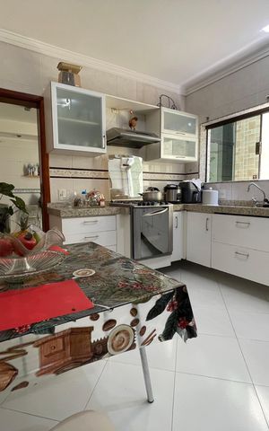 Casa à venda com 150m², 4 quartos e 1 vaga Casa à venda com 150m², 4 quartos e 1 vagaCozinha