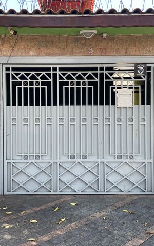 Casa à venda com 150m², 4 quartos e 1 vaga Casa à venda com 150m², 4 quartos e 1 vagaFachada