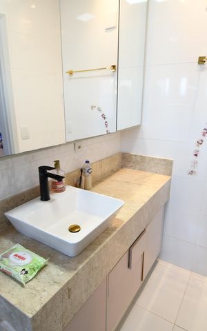 Casa de condomínio para alugar com 398m², 4 quartos e 6 vagasBanheiro 3