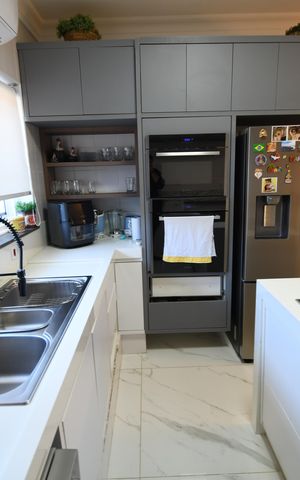 Casa de condomínio para alugar com 398m², 4 quartos e 6 vagasCozinha