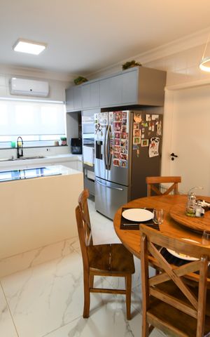 Casa de condomínio para alugar com 398m², 4 quartos e 6 vagasCozinha
