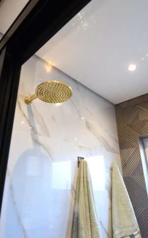 Casa de condomínio para alugar com 398m², 4 quartos e 6 vagasBanheiro 1