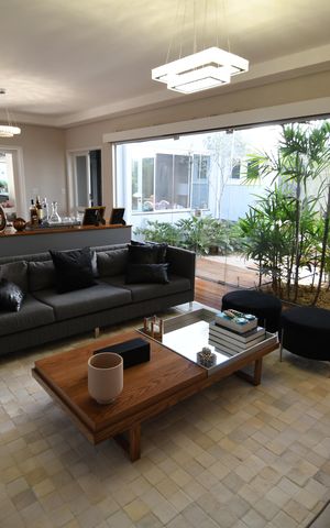 Casa de condomínio para alugar com 398m², 4 quartos e 6 vagasSala