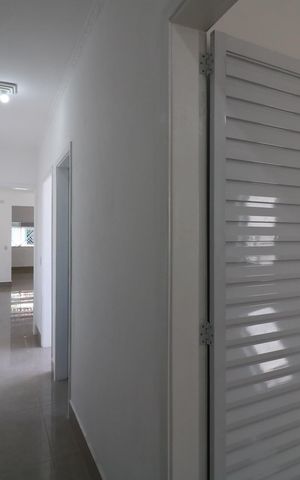Casa à venda com 134m², 2 quartos e 2 vagasCorredor interno