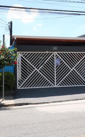 Casa à venda com 134m², 2 quartos e 2 vagasFachada