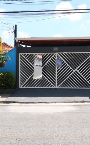 Casa à venda com 134m², 2 quartos e 2 vagasFachada