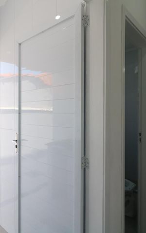 Casa à venda com 134m², 2 quartos e 2 vagasCorredor interno