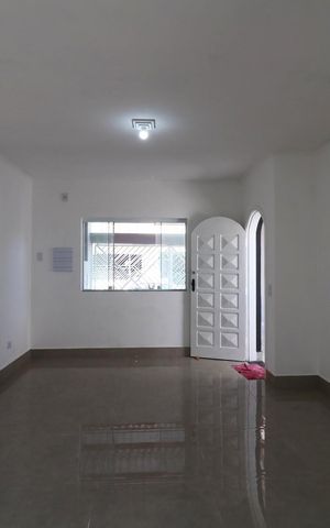 Casa à venda com 134m², 2 quartos e 2 vagasSala