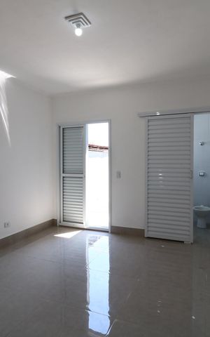 Casa à venda com 134m², 2 quartos e 2 vagasSuíte