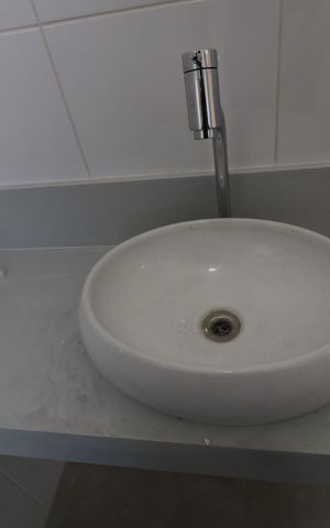 Casa à venda com 134m², 2 quartos e 2 vagasBanheiro da Suíte - Pia