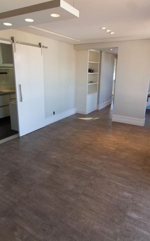 Apartamento à venda com 170m², 3 quartos e 3 vagas Apartamento à venda com 170m², 3 quartos e 3 vagasSala