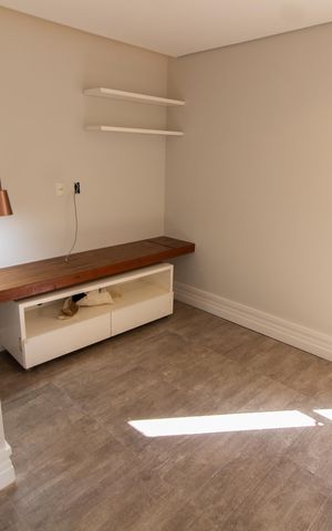 Apartamento à venda com 170m², 3 quartos e 3 vagas Apartamento à venda com 170m², 3 quartos e 3 vagasSala de TV