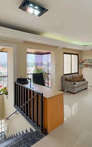 Apartamento à venda com 209m², 3 quartos e 3 vagas Apartamento à venda com 209m², 3 quartos e 3 vagasCobertura
