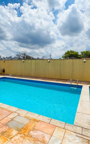 Apartamento à venda com 209m², 3 quartos e 3 vagas Apartamento à venda com 209m², 3 quartos e 3 vagasPiscina