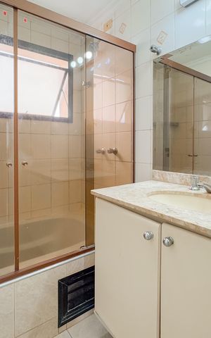 Apartamento à venda com 209m², 3 quartos e 3 vagas Apartamento à venda com 209m², 3 quartos e 3 vagasBanheiro da Suíte