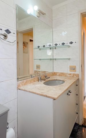 Apartamento à venda com 209m², 3 quartos e 3 vagas Apartamento à venda com 209m², 3 quartos e 3 vagasBanheiro Corredor