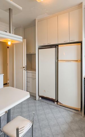 Apartamento à venda com 209m², 3 quartos e 3 vagas Apartamento à venda com 209m², 3 quartos e 3 vagasCozinha