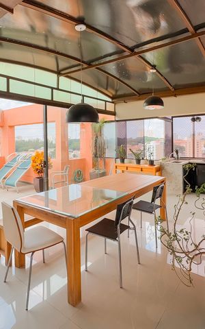 Apartamento à venda com 209m², 3 quartos e 3 vagas Apartamento à venda com 209m², 3 quartos e 3 vagasCobertura