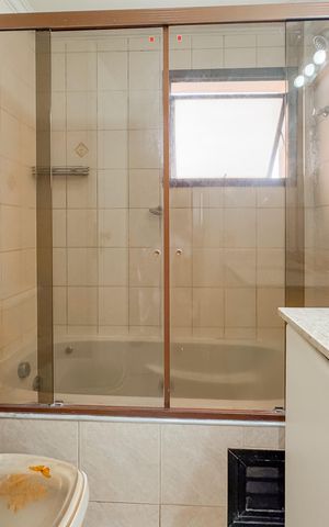 Apartamento à venda com 209m², 3 quartos e 3 vagas Apartamento à venda com 209m², 3 quartos e 3 vagasBanheiro da Suíte