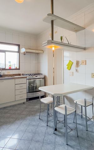 Apartamento à venda com 209m², 3 quartos e 3 vagas Apartamento à venda com 209m², 3 quartos e 3 vagasCozinha