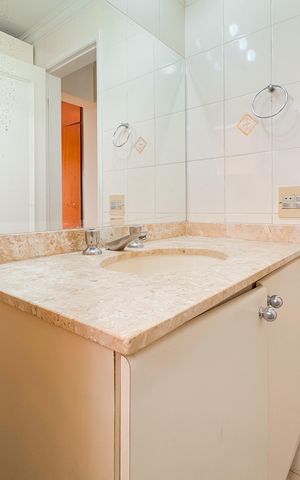 Apartamento à venda com 209m², 3 quartos e 3 vagas Apartamento à venda com 209m², 3 quartos e 3 vagasBanheiro da Suíte