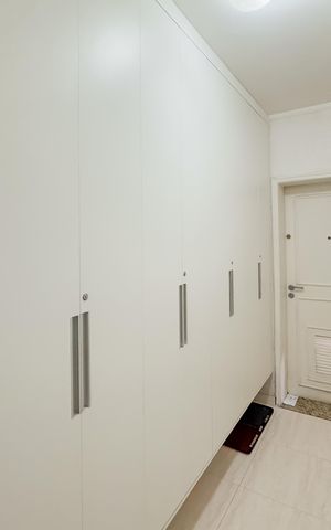 Apartamento à venda com 209m², 3 quartos e 3 vagas Apartamento à venda com 209m², 3 quartos e 3 vagasArmários Hall