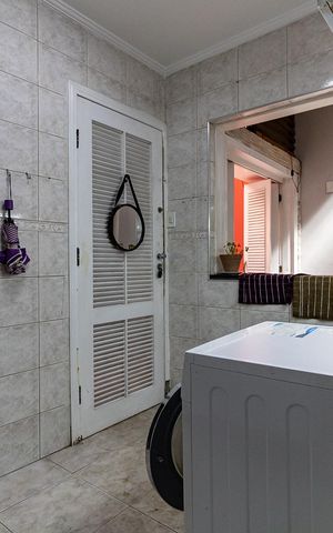 Casa à venda com 525m², 8 quartos e 4 vagas Casa à venda com 525m², 8 quartos e 4 vagasCasa 2 - Área de Serviço